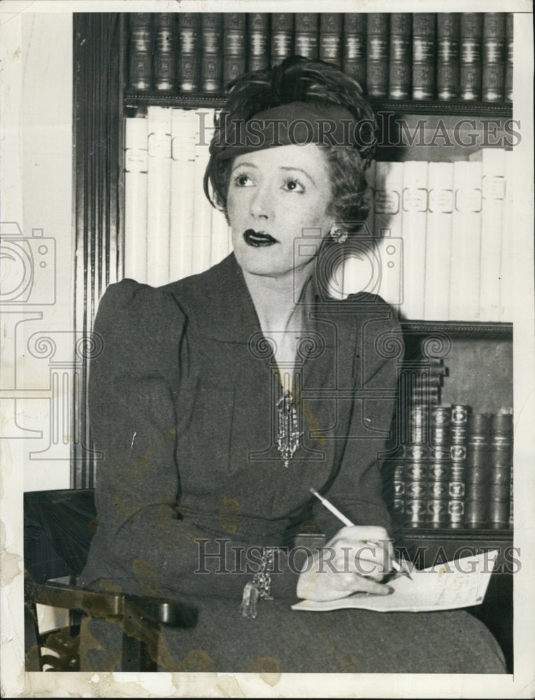 1938 Press Photo Radio Actress Helen Menken - Historic Images
