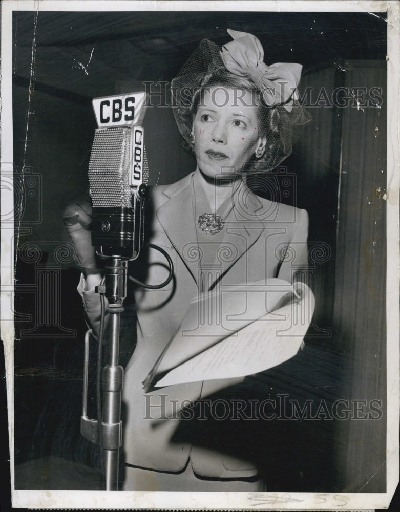 1945 Press Photo Actress Helen Menken stars in &quot;Second Husband&quot; - Historic Images