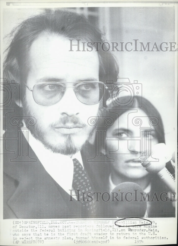 1974 Press Photo William Meis with wife Elaine rejected the amnesty plan - Historic Images