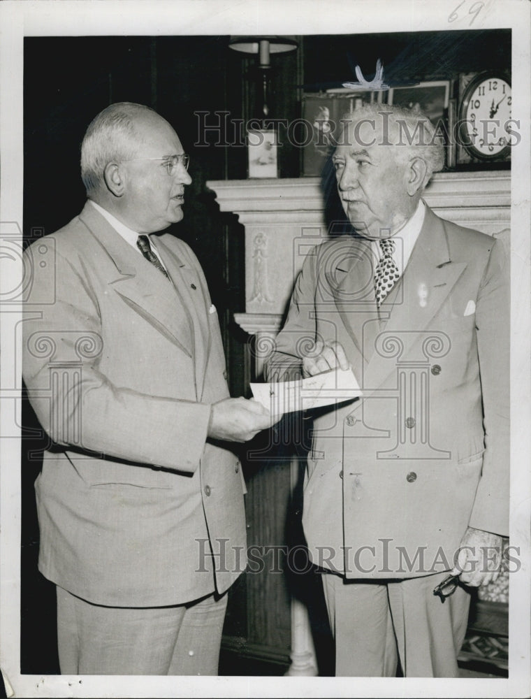 1947 Press Photo Carroll Means, Chairman of MTA gives check to P.A. O&#39;Connell - Historic Images