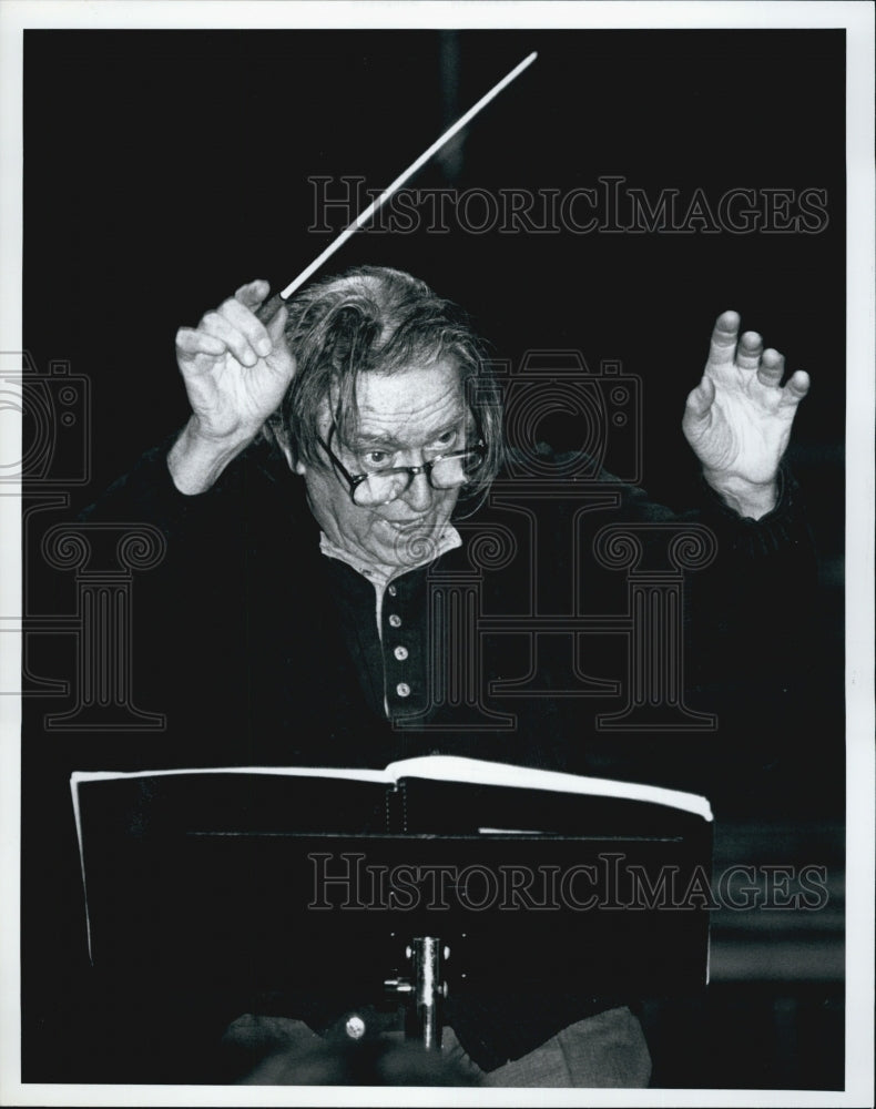 1994 Press Photo Leon Kirchner Directs Orchestra During Practice Session - Historic Images