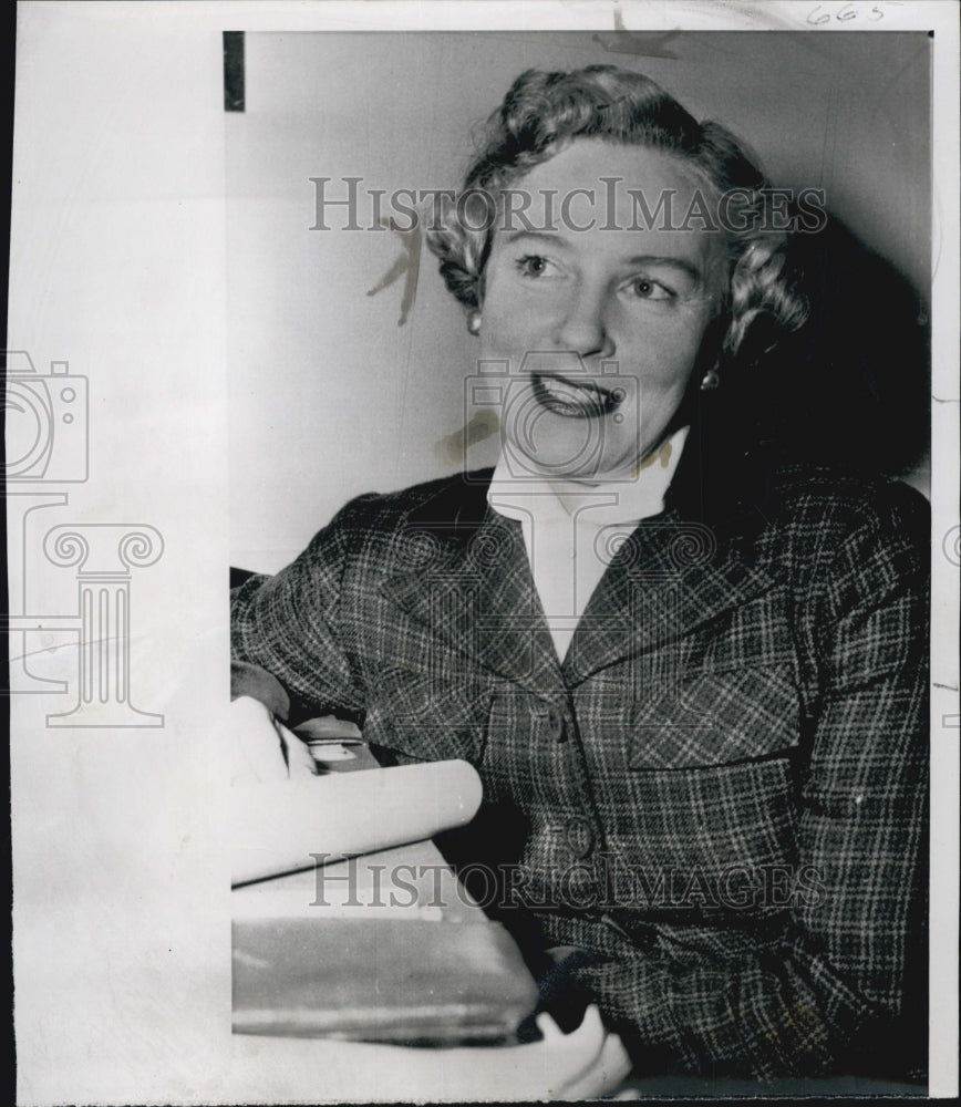 1952 Press Photo Dorothy Kingsley Hollywood Screen Writer & Mother of 6 - Historic Images