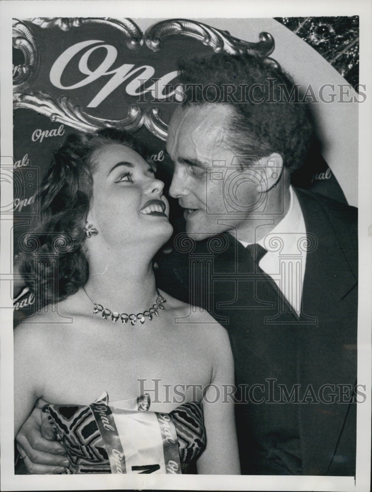 1955 Press Photo Gitta Gorzelanny is Miss Berlin 1955 with Husband - Historic Images
