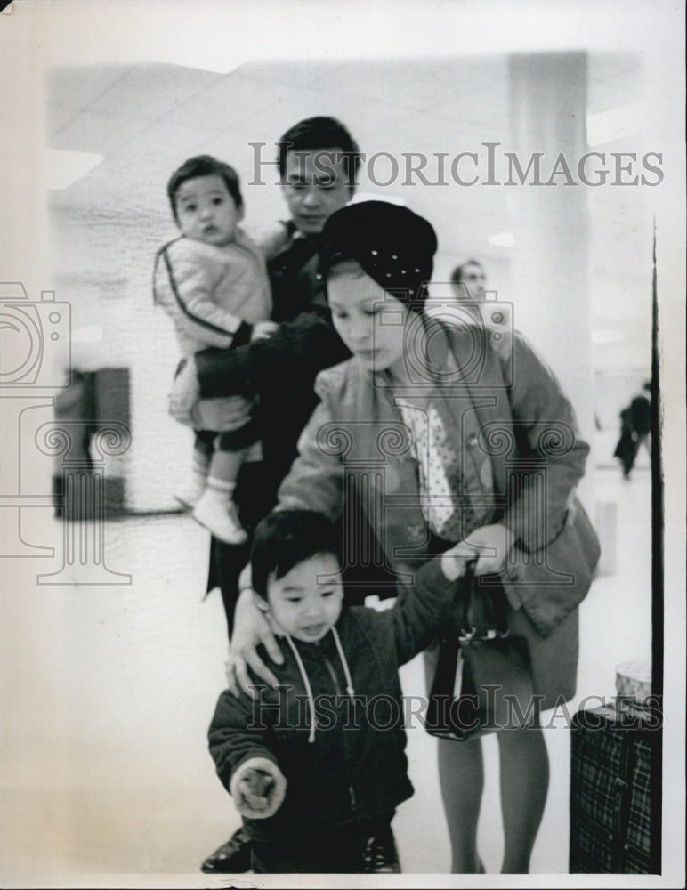 1971 Press Photo Apolinario Gregorio ,Family Deported To Phillipines - Historic Images