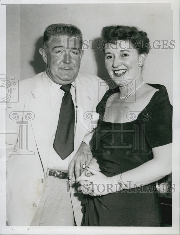 1950 Press Photo Dee Dana &amp; Robert Burton of &quot;Mr Roberts&quot; to wed - Historic Images