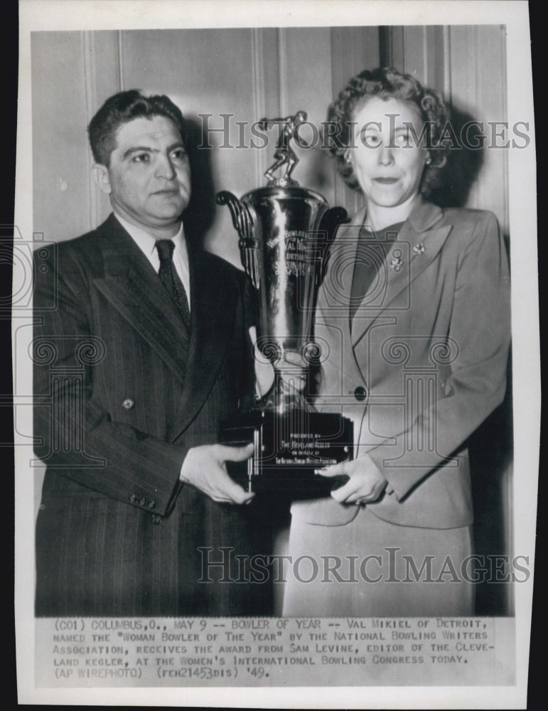 1949 Press Photo Bowler of Year Val Mikiel,Detroit from Sam Levine/Editor - Historic Images