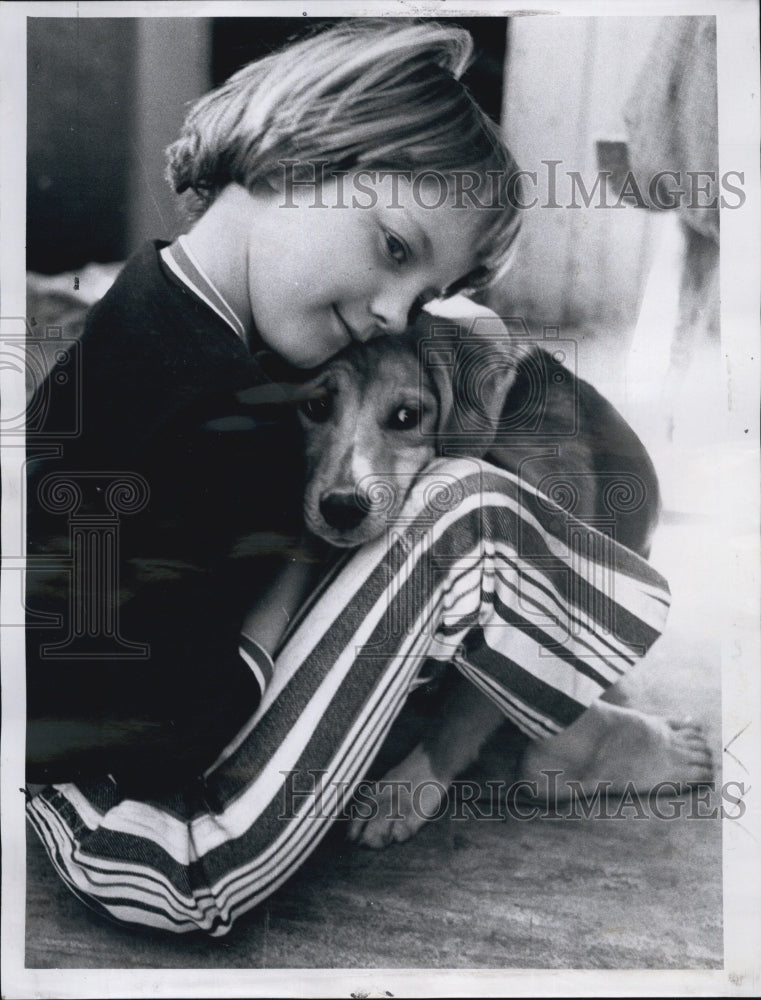 1971 Press Photo Meg Barton and Puppy - Historic Images