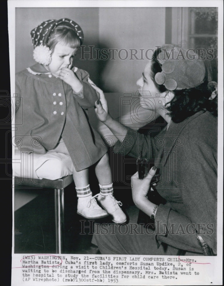 1953 Cuba&#39;s First Lady Martha Batista As She Comforts Susan Updike - Historic Images
