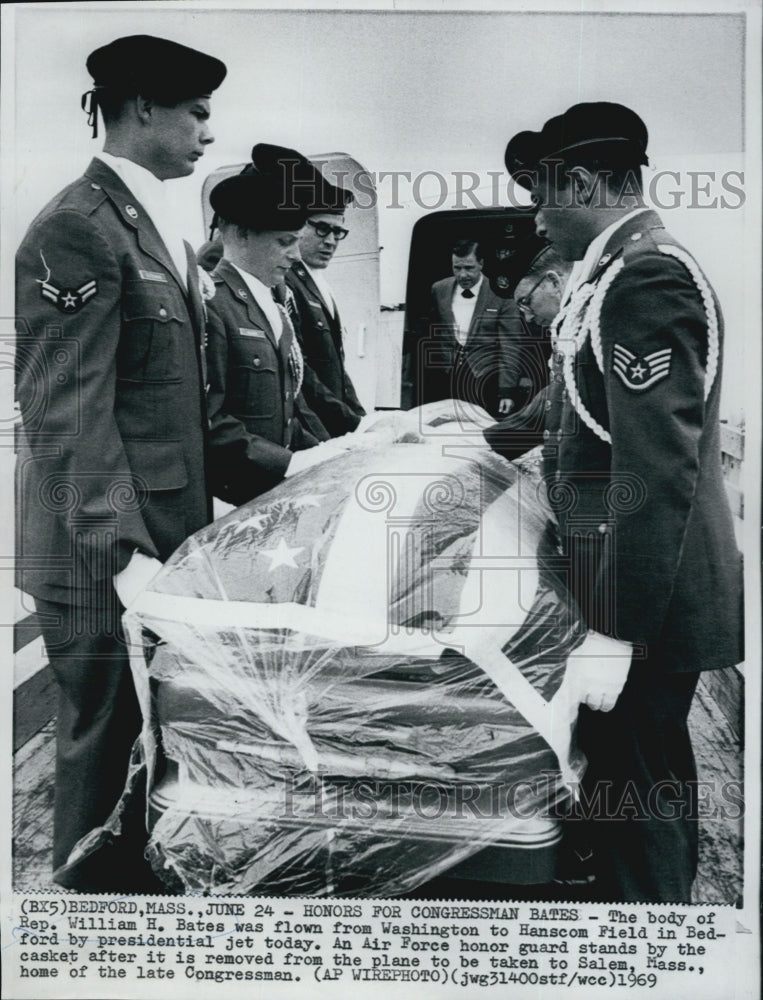 1969 Press Photo coffin of Rep. William H. Bates carried from plane - Historic Images