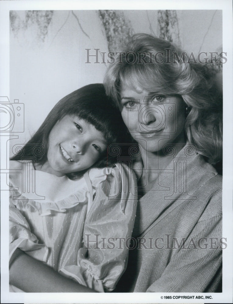 1985 Press Photo Lindsay Price and Dee Wallace Stone &quot;Hotel&quot;-&quot;Facades&quot; - Historic Images