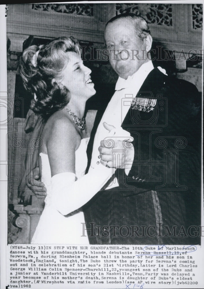 1962 Press Photo 10th Duke of Marlborough and his granddaughter Serena Russell - Historic Images