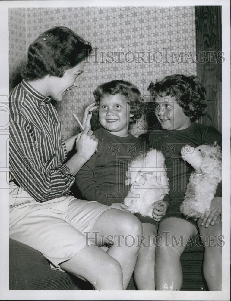 1955 Press Photo Mrs Margaret Fecteau&#39;s Husband held By Chinese Reds - Historic Images