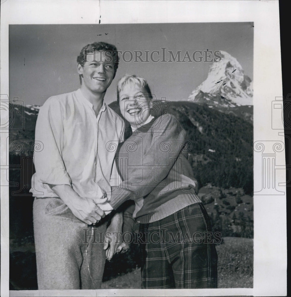 1958 Press Photo Actor James MacArthur &amp; Actress Helen Hayes In Bucks County - Historic Images