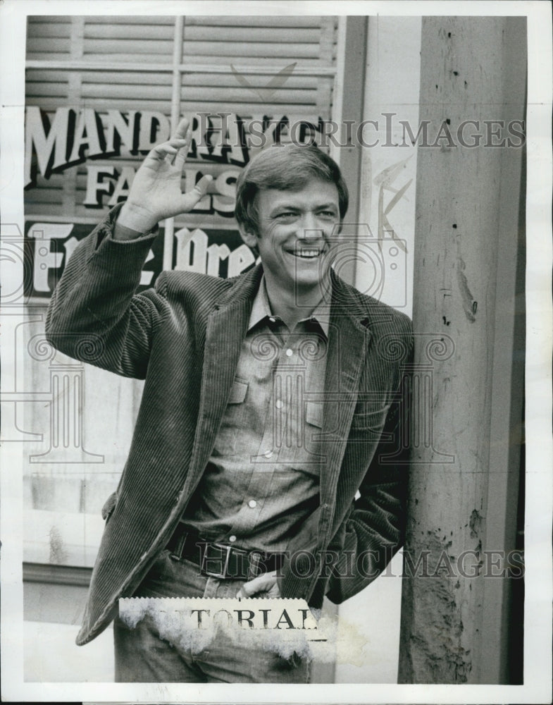 1969 Press Photo Monte Markham on "Mr Deeds Goes to Town" - Historic Images