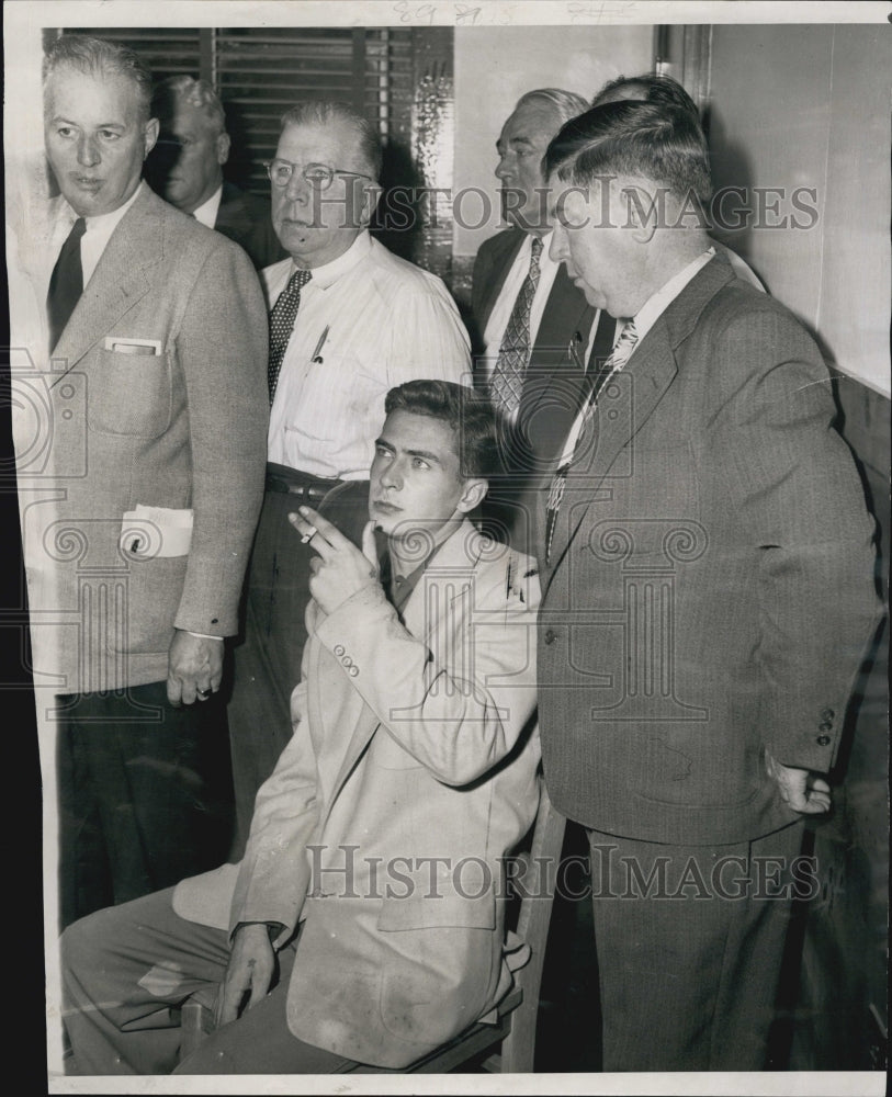 1952 Press Photo Prisoner JG Mack Finney & Lowell police - Historic Images