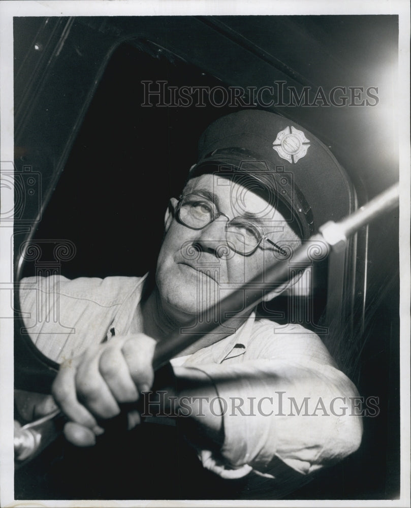 1962 Press Photo Gloucester,Mass fireman MacArthur - Historic Images