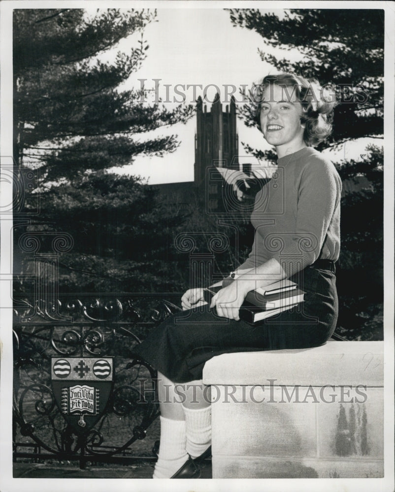 1957 Press Photo Miss Meredith Baldwin Pres of Freshman Class Wellesley College - Historic Images