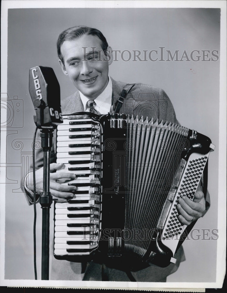 1946 Press Photo Phil Baker in"Take it or Leave it" - Historic Images