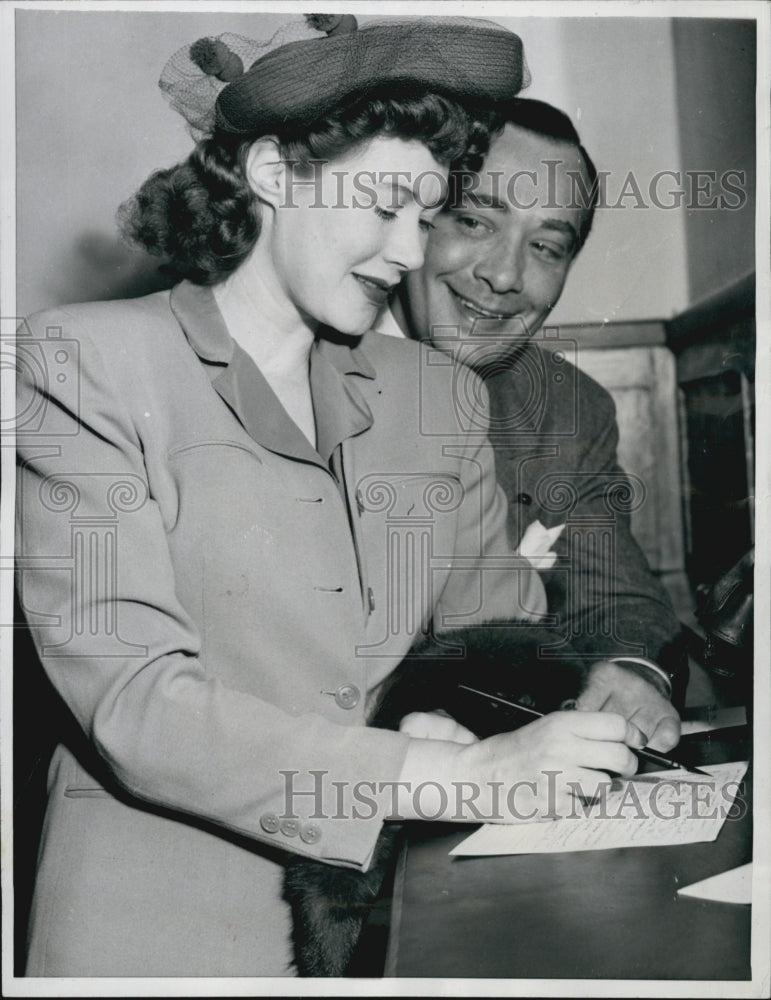 1944 Press Photo Phil Baker &amp; Irmgard Erik - Historic Images