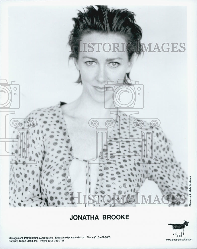 2001 Press Photo Jonatha Brooke American folk rock singer-songwriter,guitarist. - Historic Images