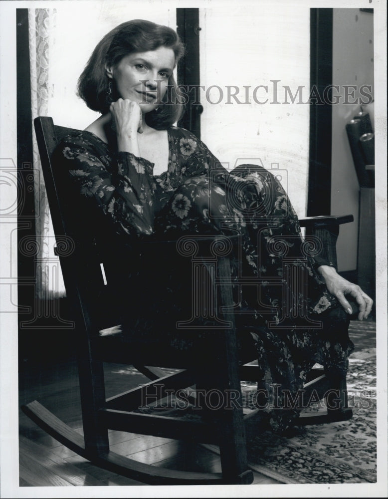 1990 Press Photo Blair Brown in "The Days And Nights of Molly Dodd" - Historic Images