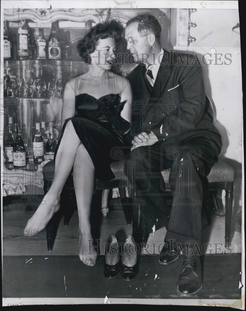 1956 Press Photo Actress Vanessa Brown and Sen. Clinton Anderson - Historic Images