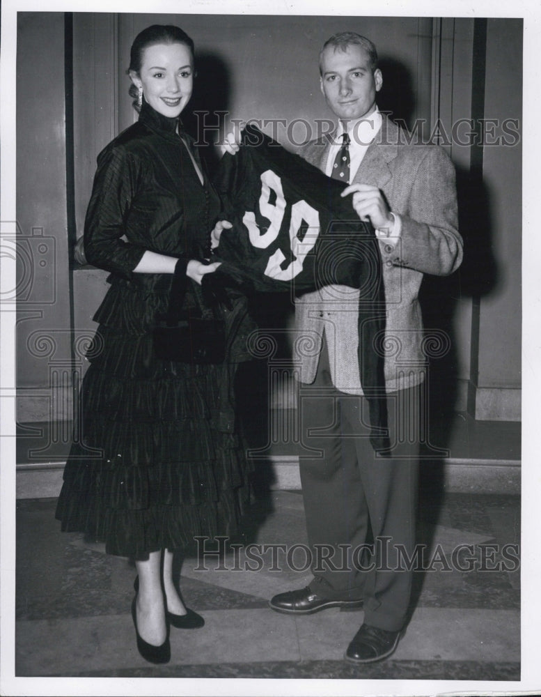 1953 Press PhotoPiper Laurie&quot;The Mississippi Gambler&quot;at Yale, Chuck Yeager #99 - Historic Images