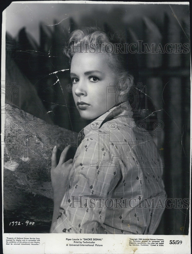 1956 Press Photo Piper Laurie in &quot;Smoke Signal&quot; - Historic Images