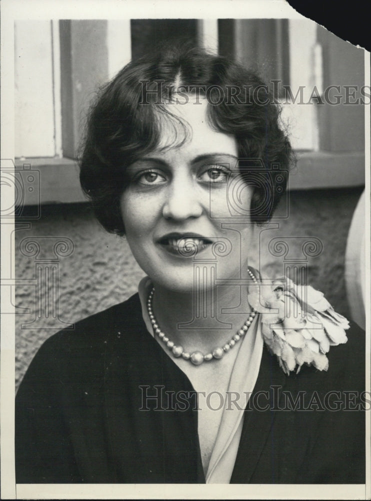 1931 Mrs.Helen Bertuad, widow of Aviator Lloyd Betuad. - Historic Images