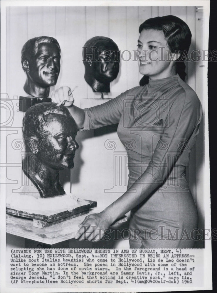 1960 Press Photo Sculpture Maker Lio De Leo &amp; Sculpture Of Singer Tony Martin - Historic Images