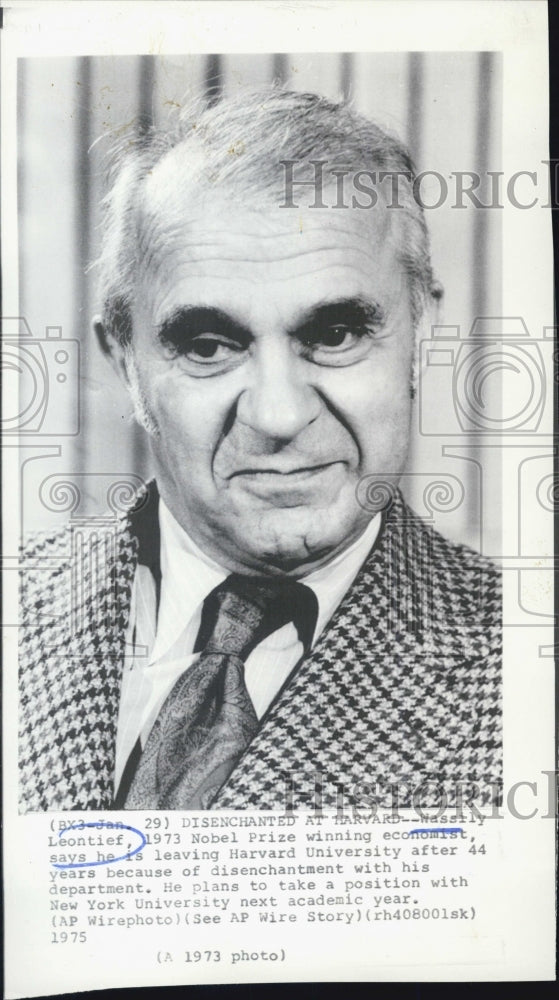 1975 Press Photo Wassily Leontief Russian-American economist. - Historic Images