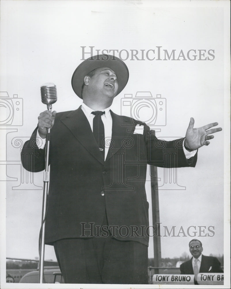 1951 Press Photo Comedian Jack E. Leonard Known As A Funny Funny Man - Historic Images