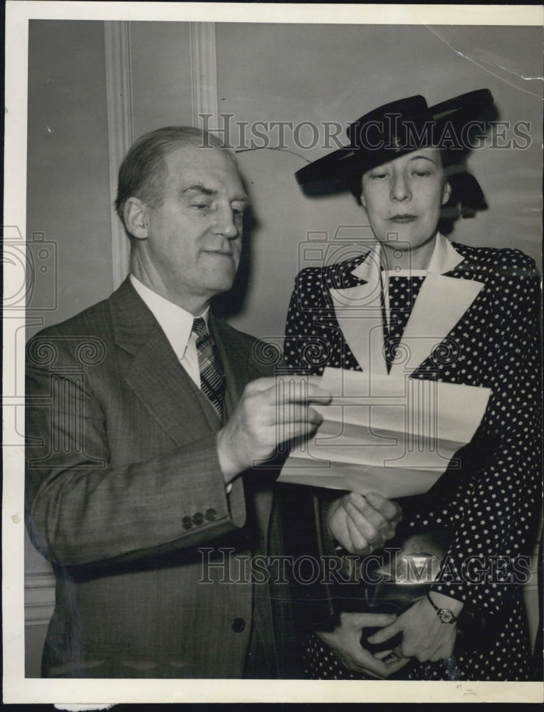 1940 Press Photo Miss Isabel P. Kennedy and Roy M. Cushman. - Historic Images