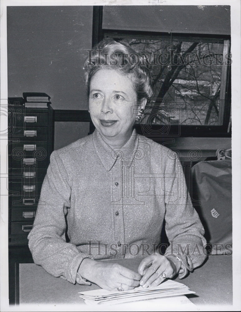 1964 Press Photo Miss Claire Cassidy Stenographer For Chief Of Brockton Police - Historic Images