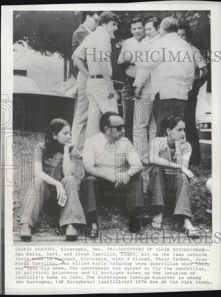 1974 Press Photo Ana Maria & Irene Castillo after father killed by guerillas - Historic Images