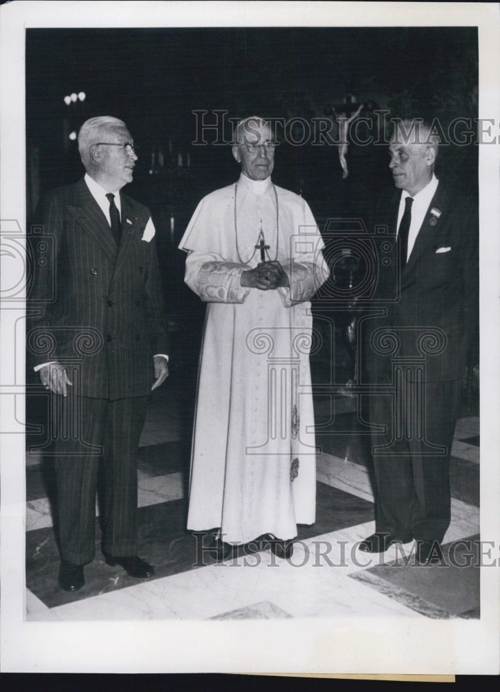 1957 Press Photo Pope Pius Xii with Dr. H. Carpenter &amp; Pete Palmer - Historic Images