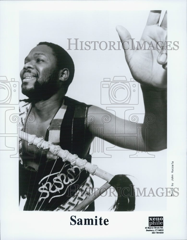 Press Photo Samite r African musician Samite Mulondo. - Historic Images