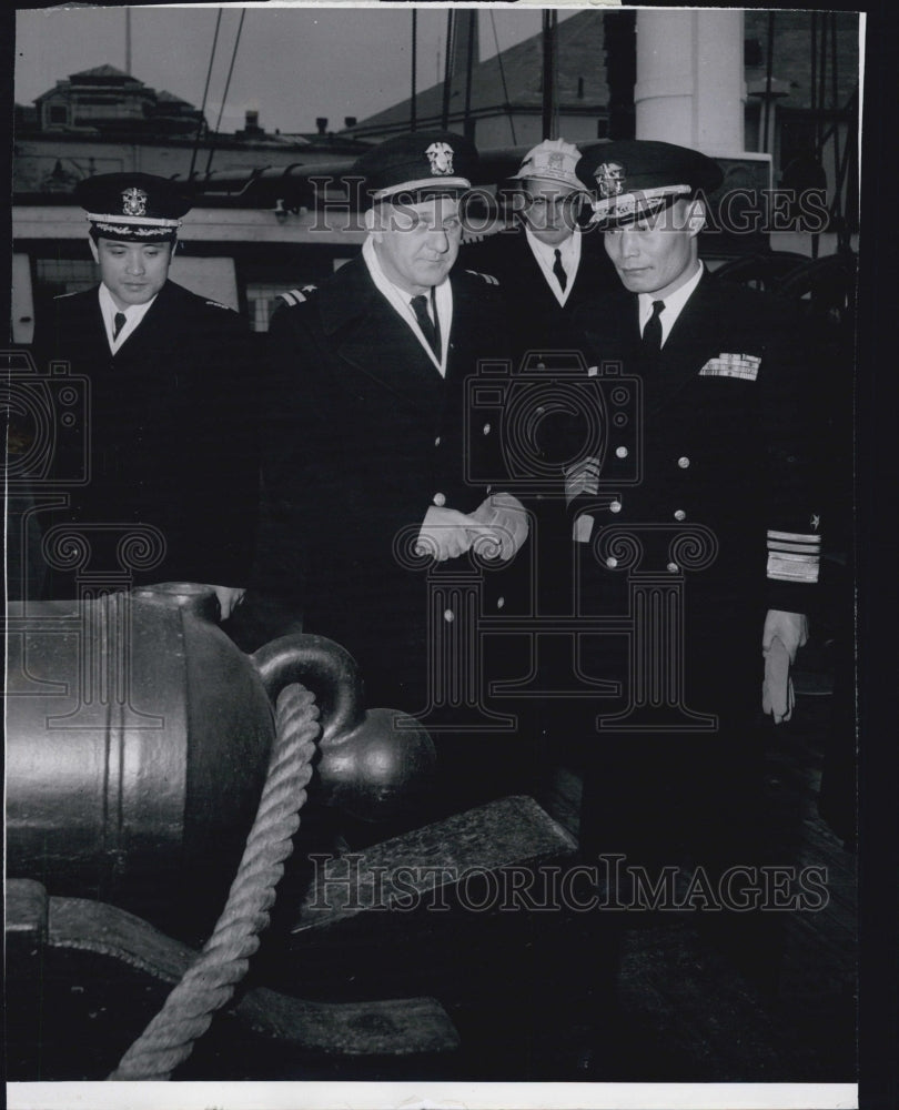 1956 Press Photo Capt. Kim Se-Won, Capt. William Howard, Adm. John Snackenberg - Historic Images