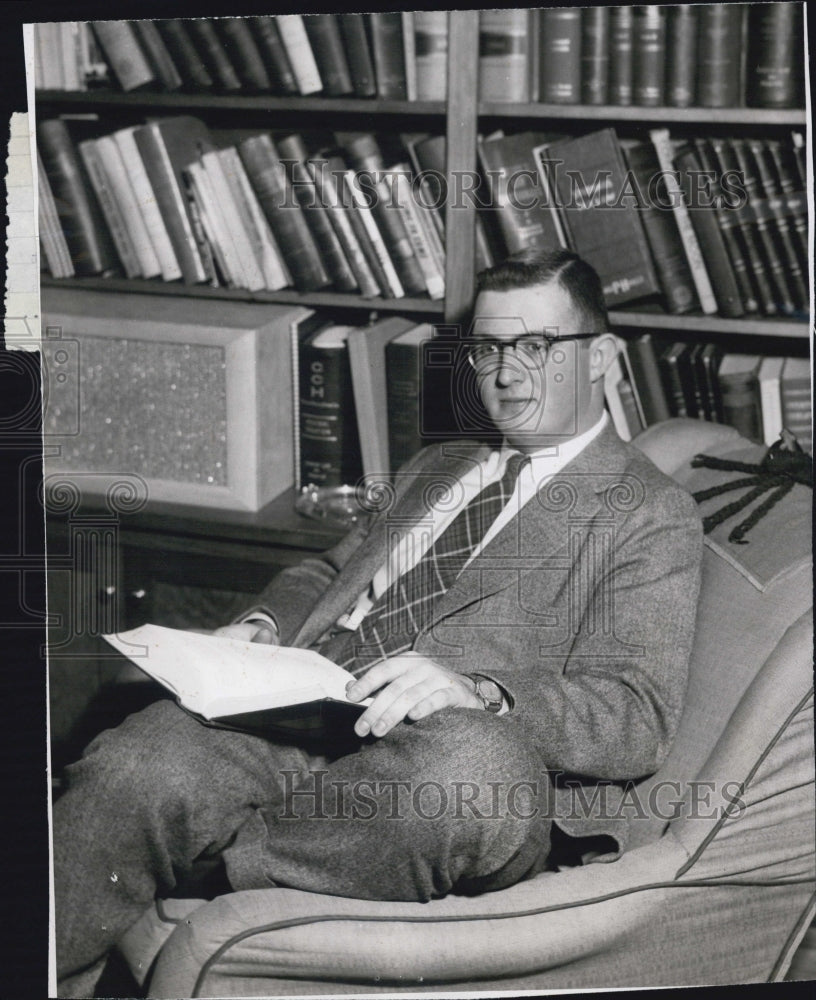 1957 Press Photo Peter C. Snell, senior at Harvard Law School. - Historic Images