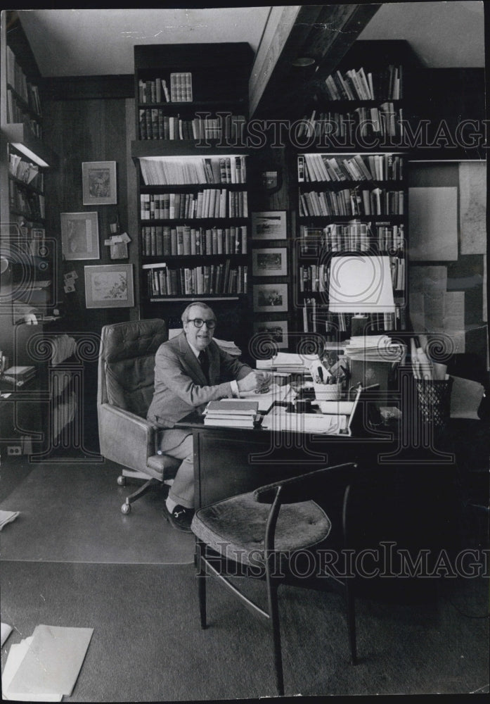 Press Photo Cornelius Ryan Irish journalist and author at his office. - Historic Images