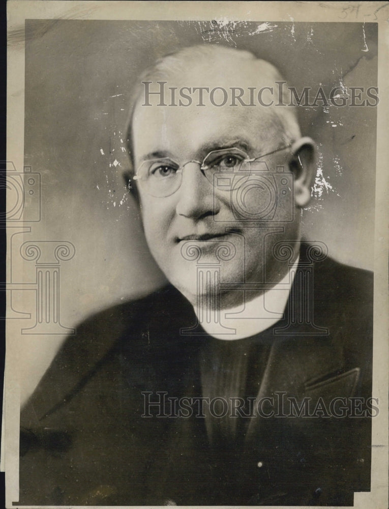 1945 Press Photo Rev. Ryan F. Edward D.D.,pastor of Holy Name Church. - Historic Images