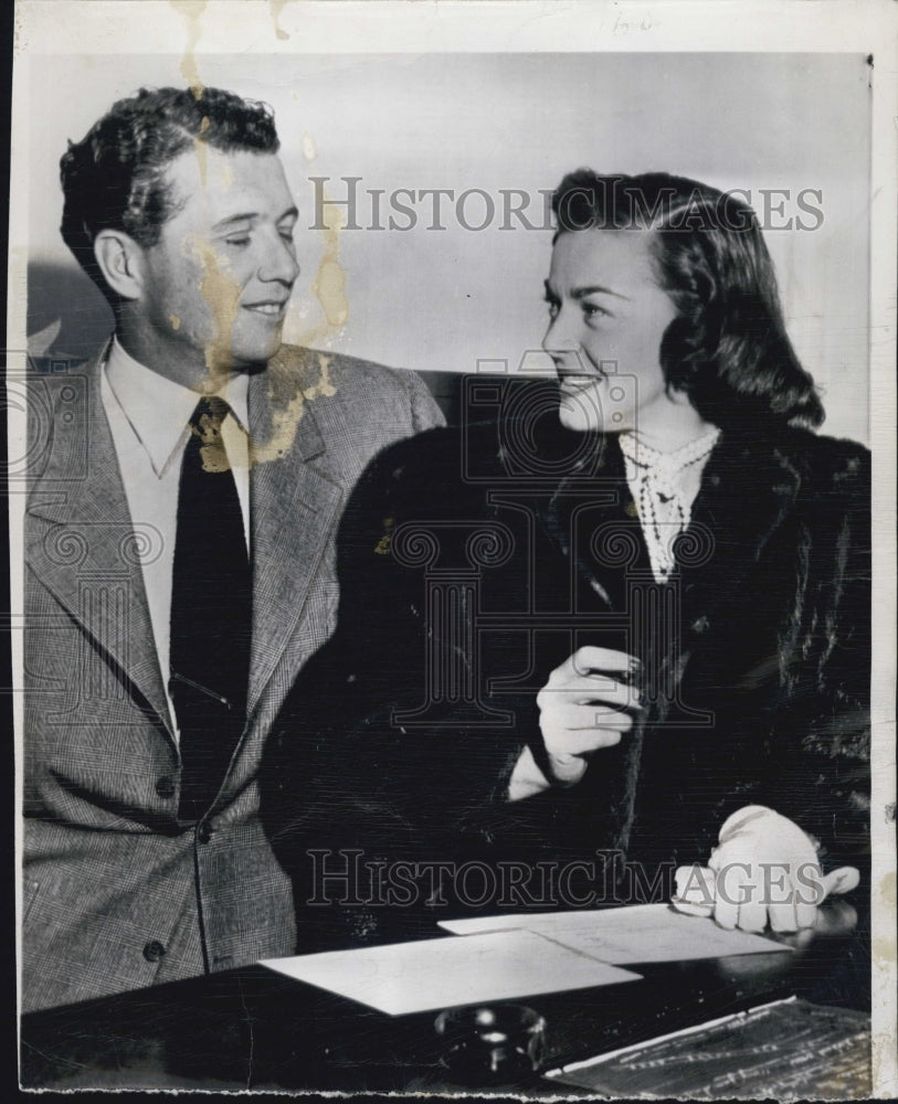 1948 Press Photo Actress Marguerite Chapman Attorney Bentley Ryan Marriage - Historic Images