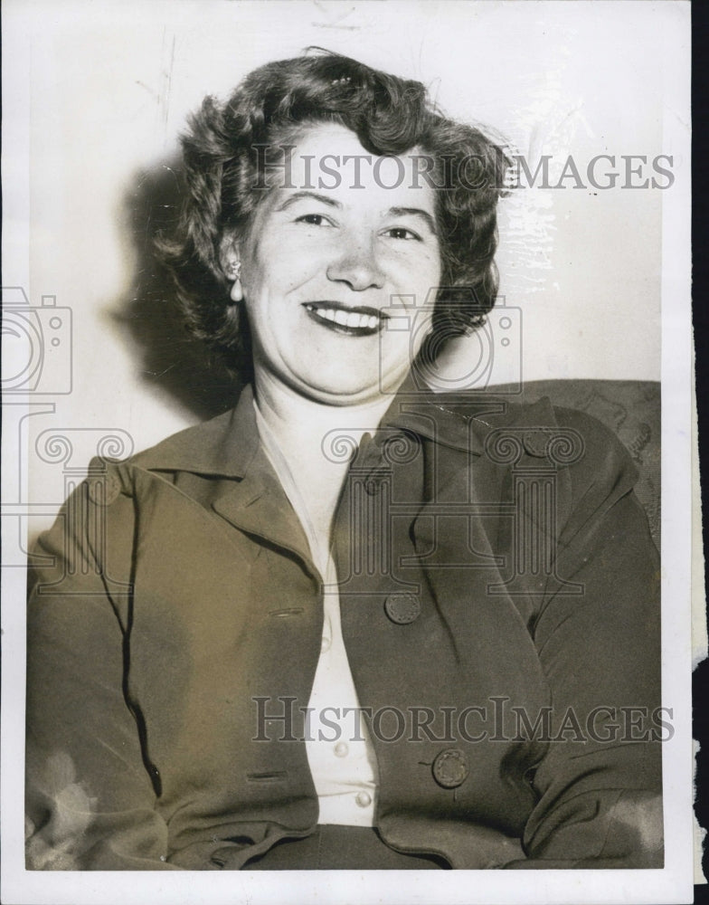 1956 Press Photo Mrs. Arthur Ryone TV contest winner. - Historic Images