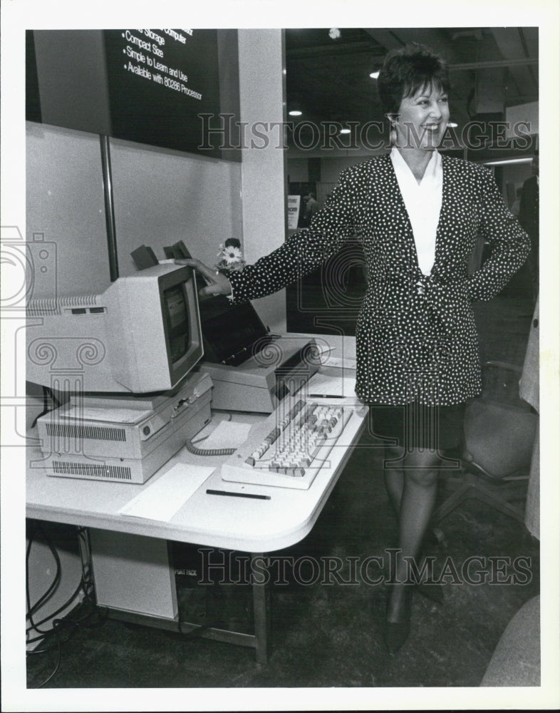 1990 Press Photo Susan Ruttan Stars On LA Law As Roxanne Melman - Historic Images