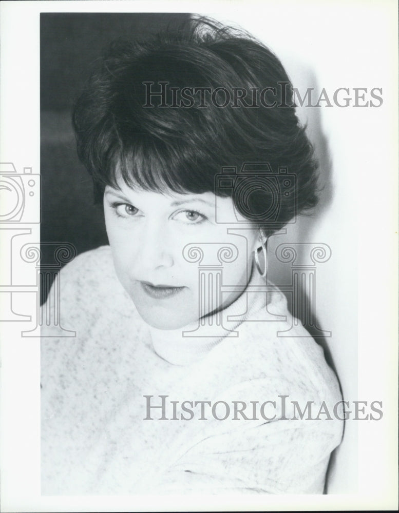 Press Photo Actress Susan, Ruttan posing - Historic Images