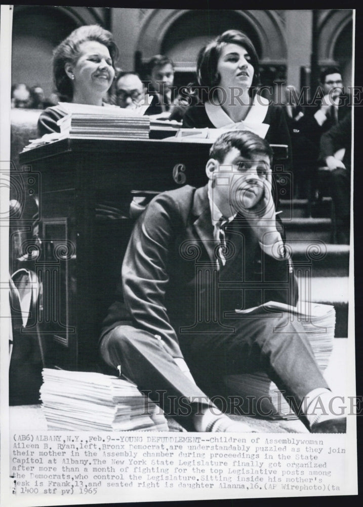 1965 Press Photo Bronx Assemblywoman Aileen Ryan Chamber Children Frank Alanna - Historic Images