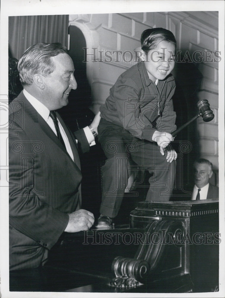 1963 Press Photo Senator John Powers Woochul Chang Korean Choir Singer - Historic Images