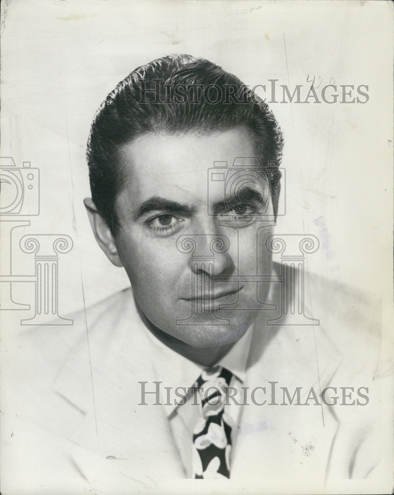 1957 Press Photo Actor Tyrone Power Poses - Historic Images