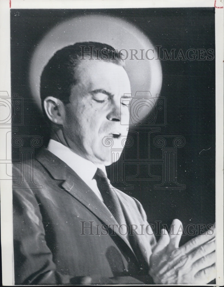 1960 Press Photo Balloon Gives Richard Nixon "Halo" Effect - Historic Images
