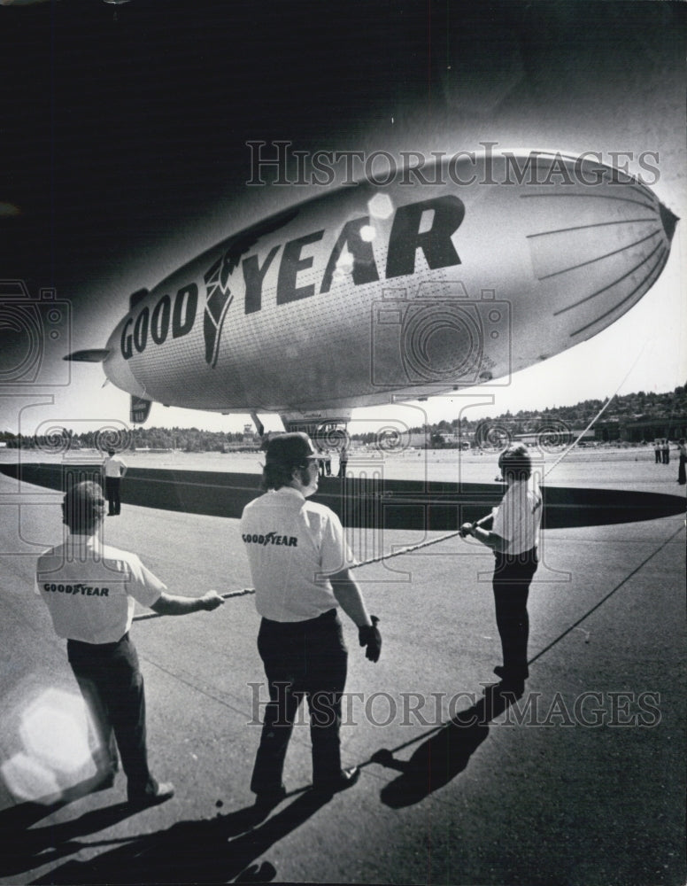 1978 Press Photo Goodyear Blimp Floats At Sand Point - Historic Images